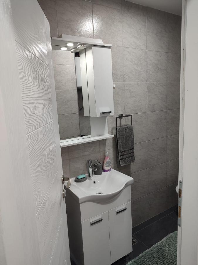 Apartmán Stan Na Dan Elena Lukavica Exteriér fotografie